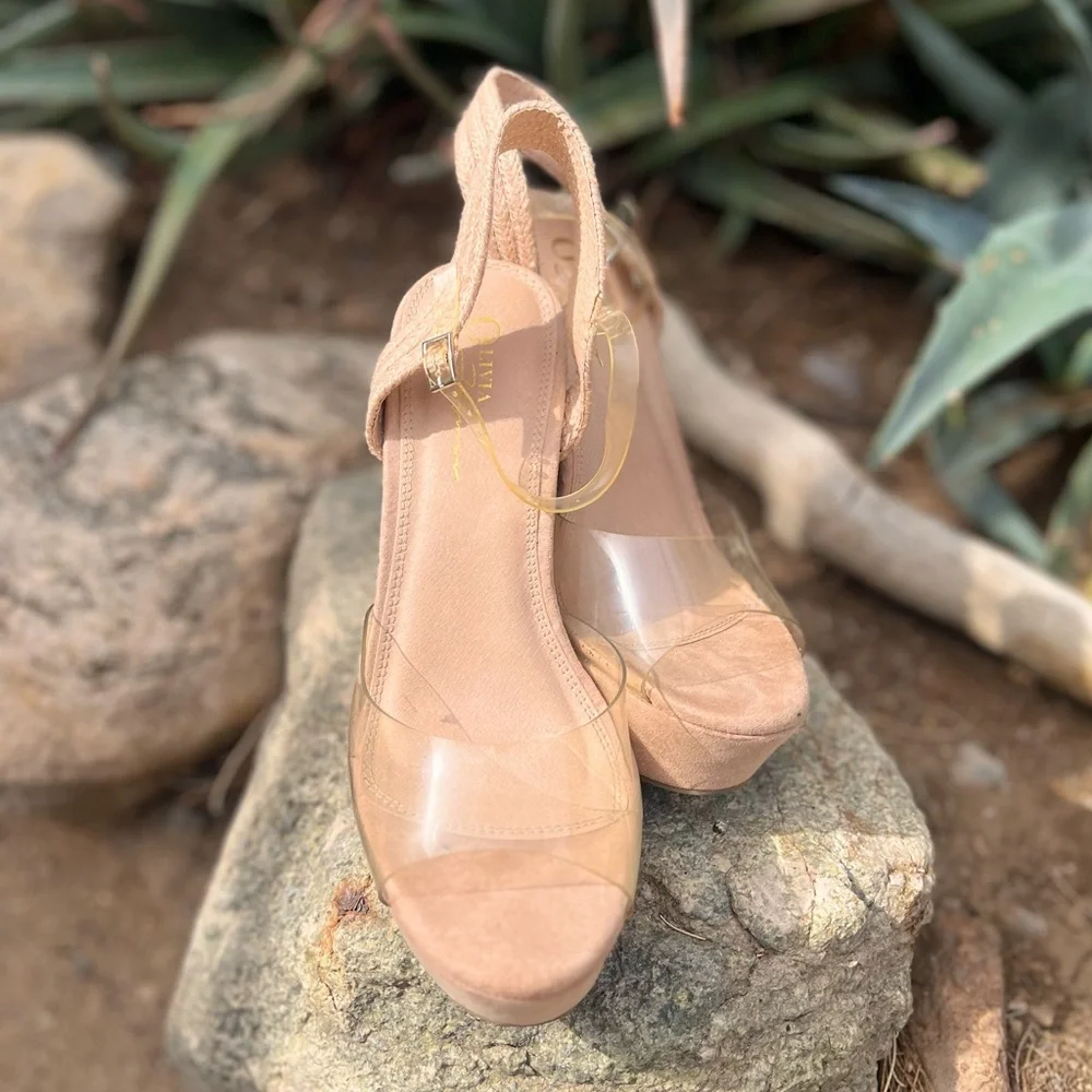 OLIVIA FERGUSON | Chic Tan Wedge Sandals 9